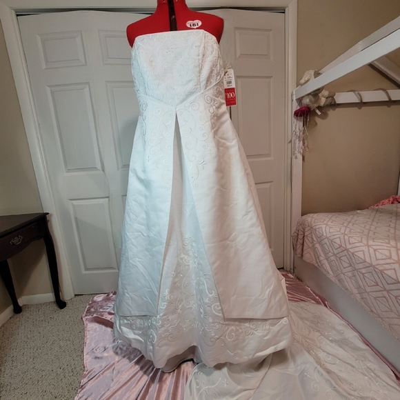 NWT St Tropez White Wedding Dress sz 22W - Picture 4 of 16